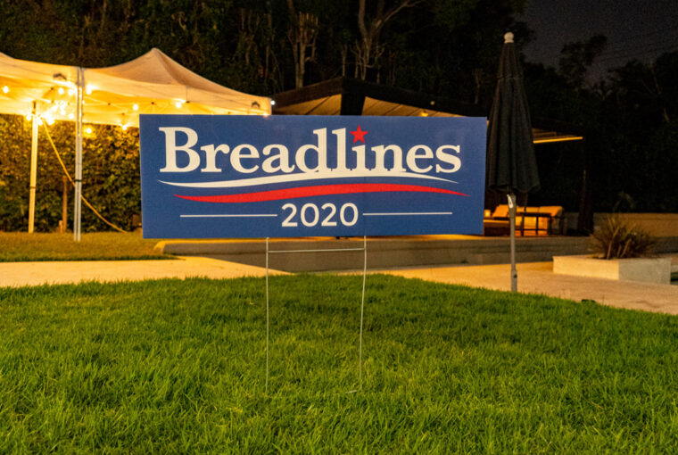 A sign that says " breadlines 2 0 2 0 ".