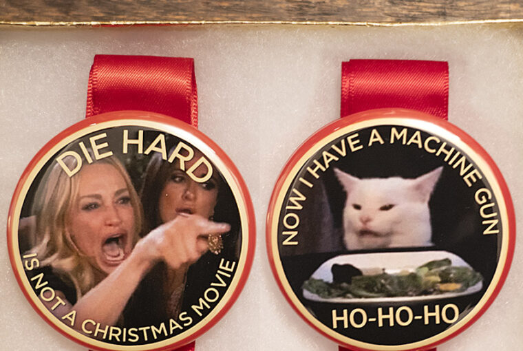 A box with two buttons that have pictures of cats.